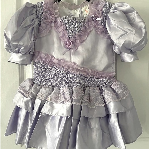 Cute, toddler lavender dress+ 3 Headbands - Picture 2 of 7